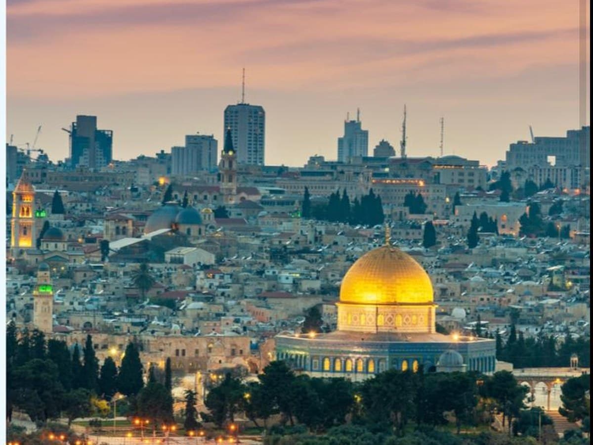Vista de Jerusalém ao entardecer, imagem do módulo História de Israel do Curso Bíblico Caminhar